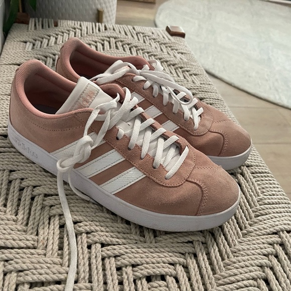 Pink Adidas Sneakers! Women’s size 8.5 - Picture 4 of 7